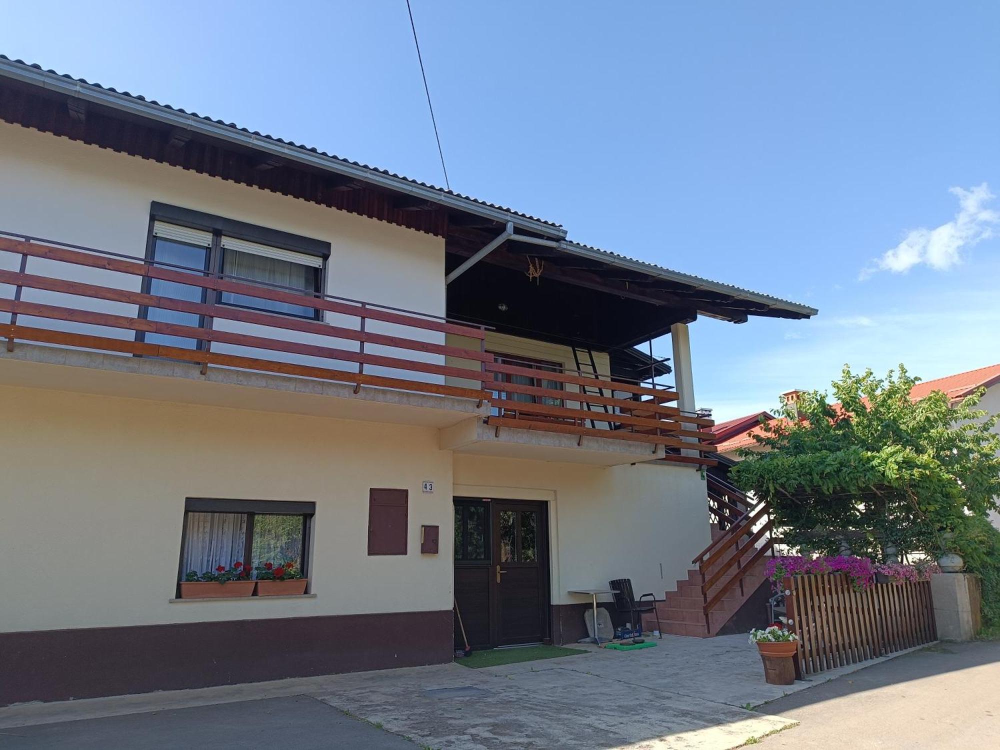 Apartma Mihatovi Пивка Екстериор снимка
